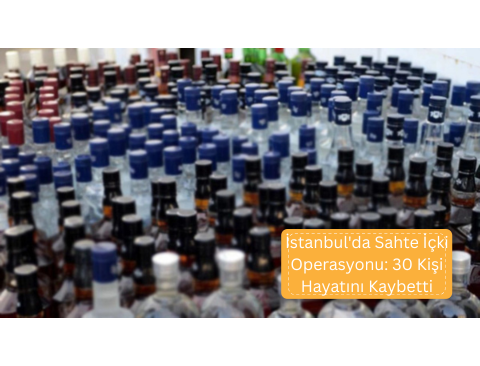 Bir masa üzerinde sahte içki olduğu düşünülen çeşitli renksiz ve kahverengi sıvılarla dolu şişeler, iki shot bardağı ve bir zehir sembolü (kafatası ve çapraz kemikler) yer alıyor. Üstte büyük harflerle "İstanbul'da Sahte İçki Operasyonu: 30 Kişi Hayatını Kaybetti" yazılı manşet bulunuyor.