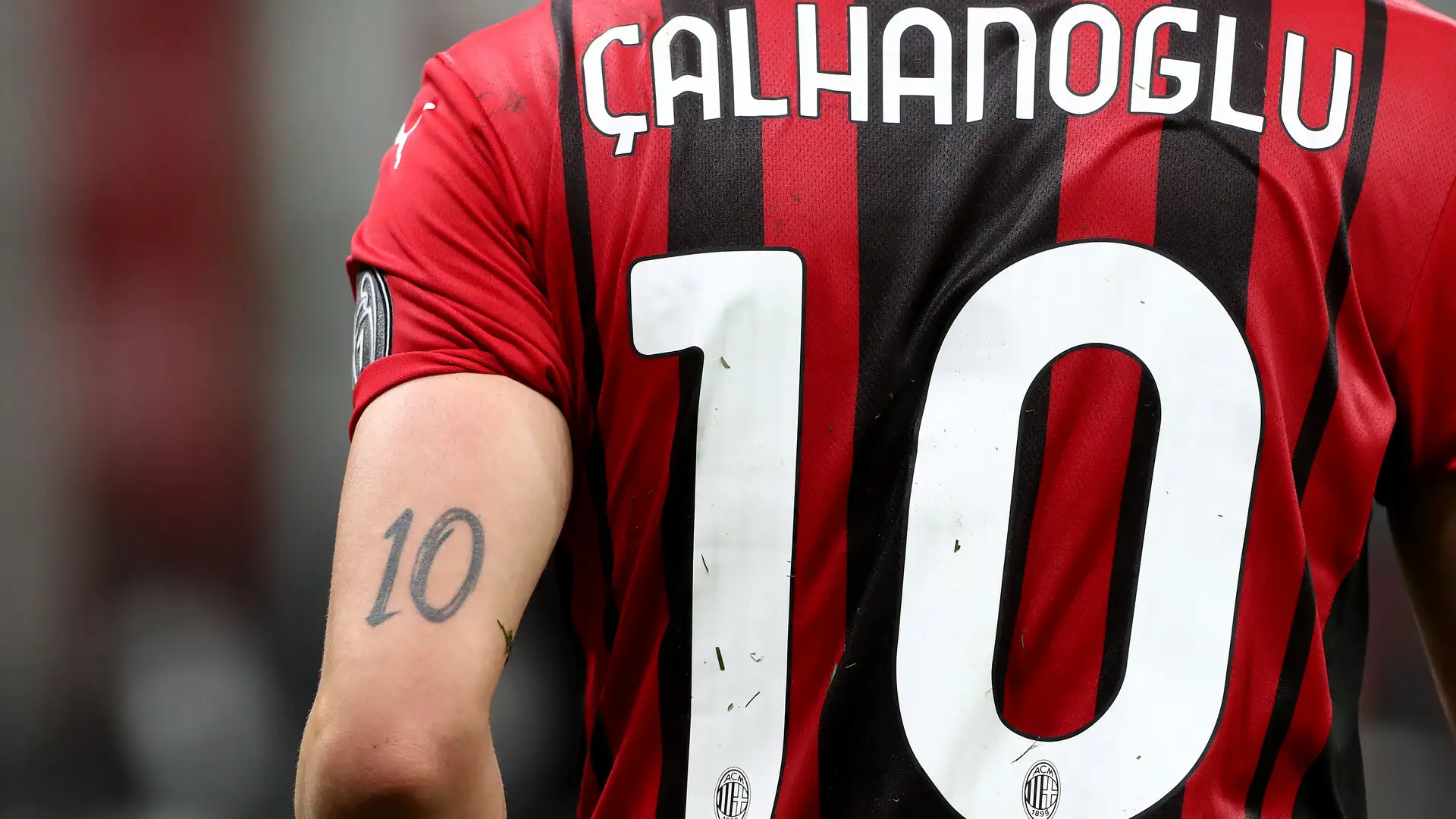 Hakan Çalhanoğlu Netflix Belgeseliyle Hayranlarıyla Buluşuyor: 10 Numaranın